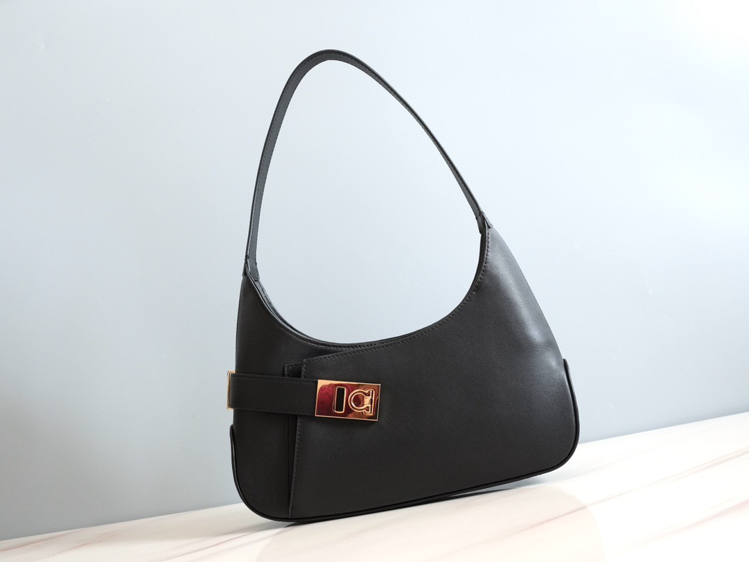 FERRAGAMO 페라가모 간치니 스트랩 숄더백 EE-216295 18