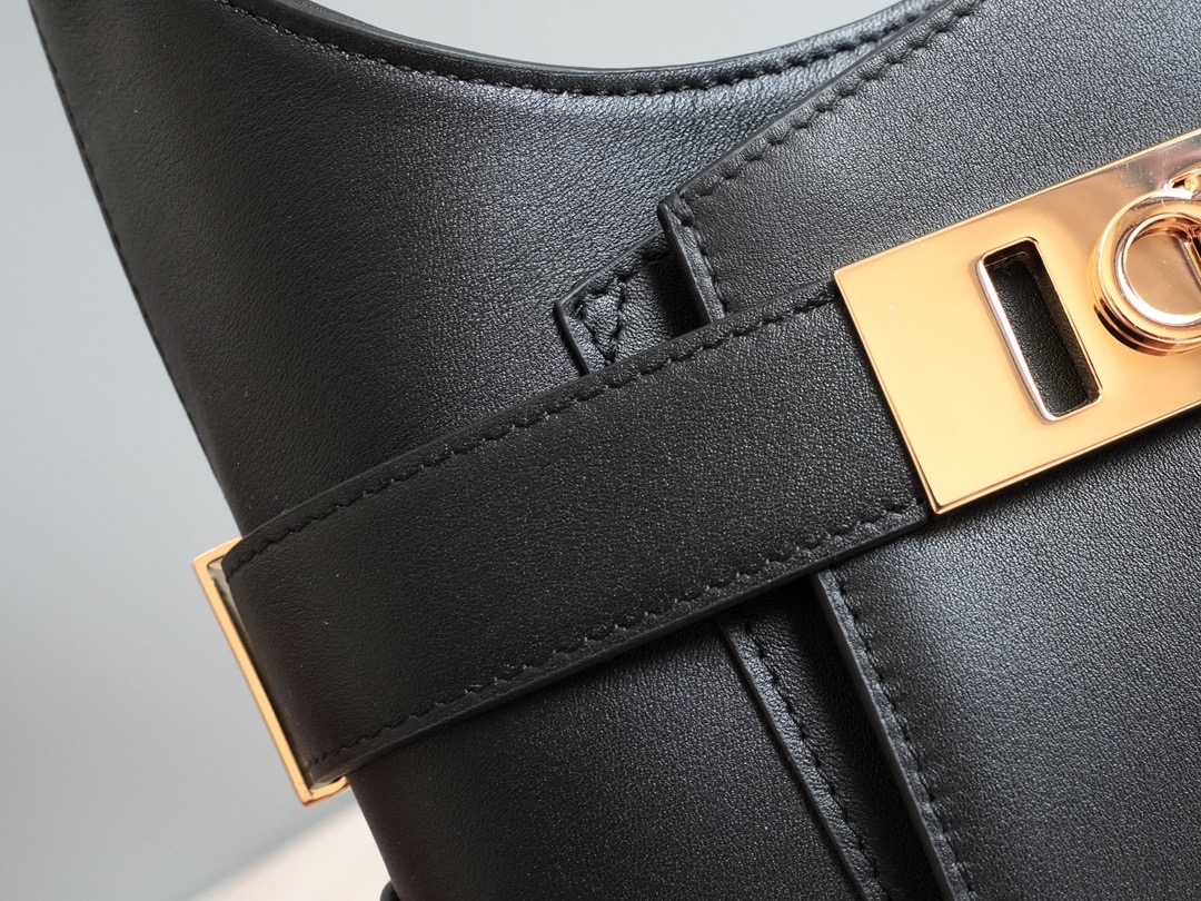 FERRAGAMO 페라가모 간치니 스트랩 숄더백 EE-216295 19