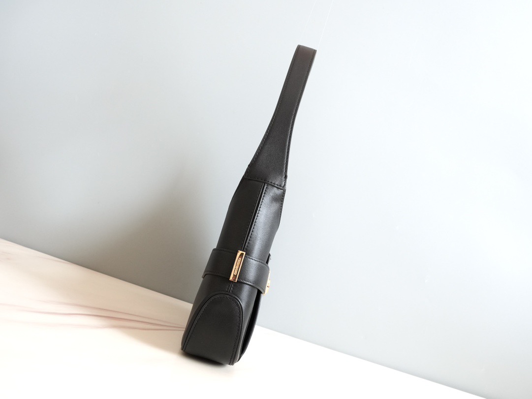 FERRAGAMO 페라가모 간치니 스트랩 숄더백 EE-216295 23