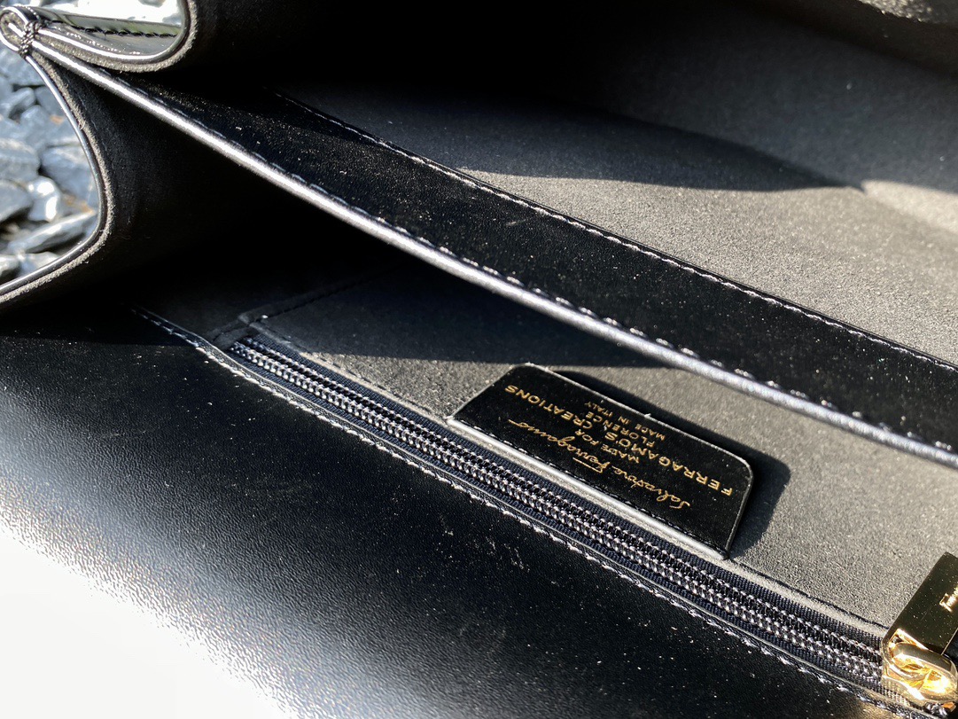 FERRAGAMO 페라가모 뮤지엄 컬렉션 복고 마구백 라지 DY-212181 8