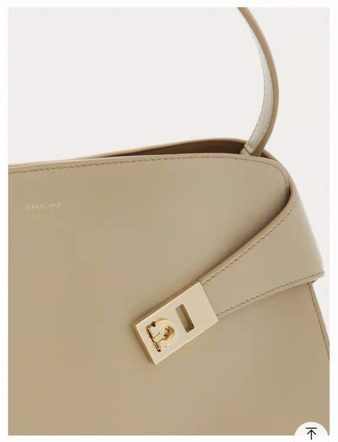 FERRAGAMO 페라가모 FW2023 Gancini 장식 중형 토트백 2