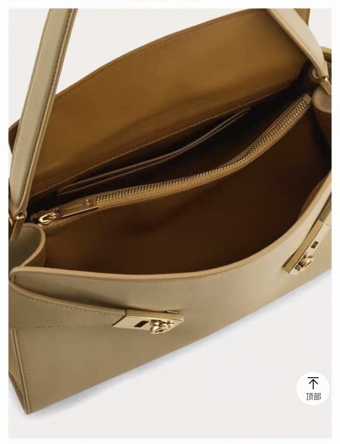 FERRAGAMO 페라가모 FW2023 Gancini 장식 중형 토트백 3