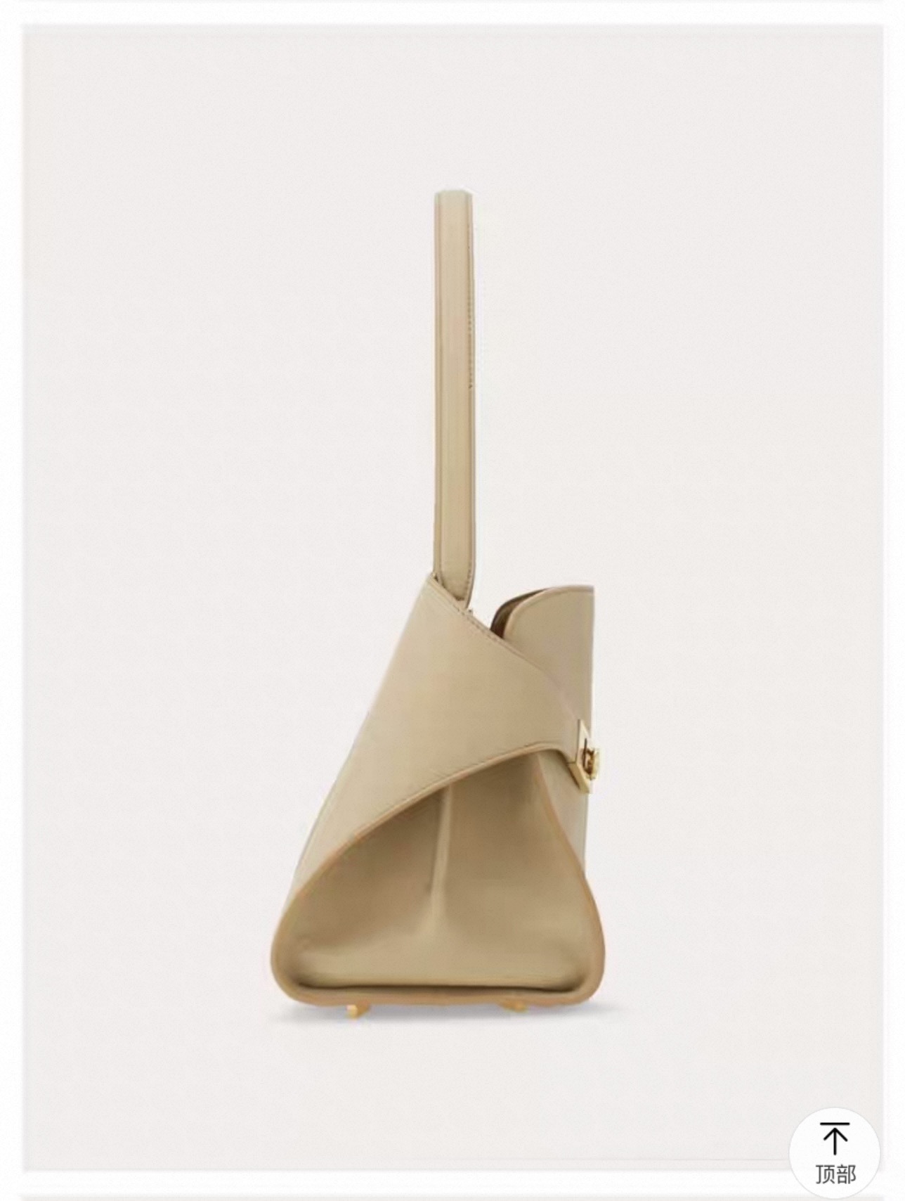 FERRAGAMO 페라가모 FW2023 Gancini 장식 중형 토트백 4