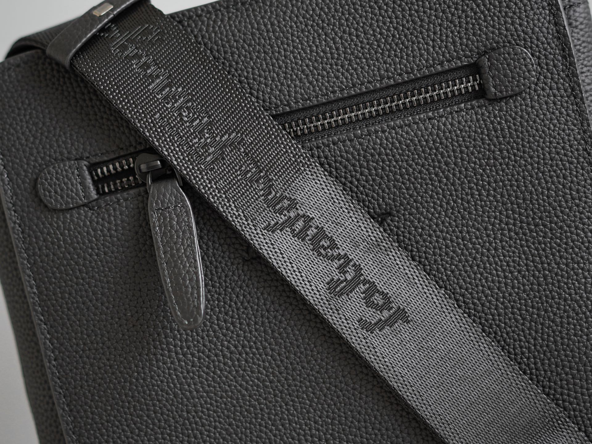 FERRAGAMO 살바토레 페라가모 FW2023 가죽 크로스백 6