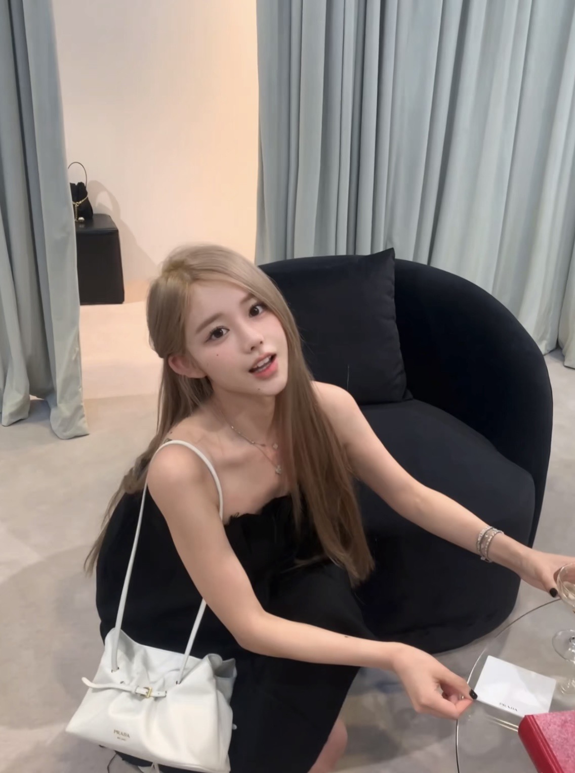 PRADA 프라다 클라우드(Cloud) 패디드 숄더백 1BG586 4