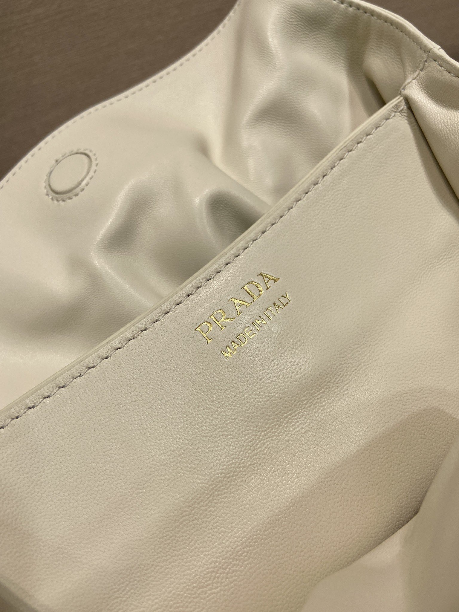 PRADA 프라다 클라우드(Cloud) 패디드 숄더백 1BG586 16