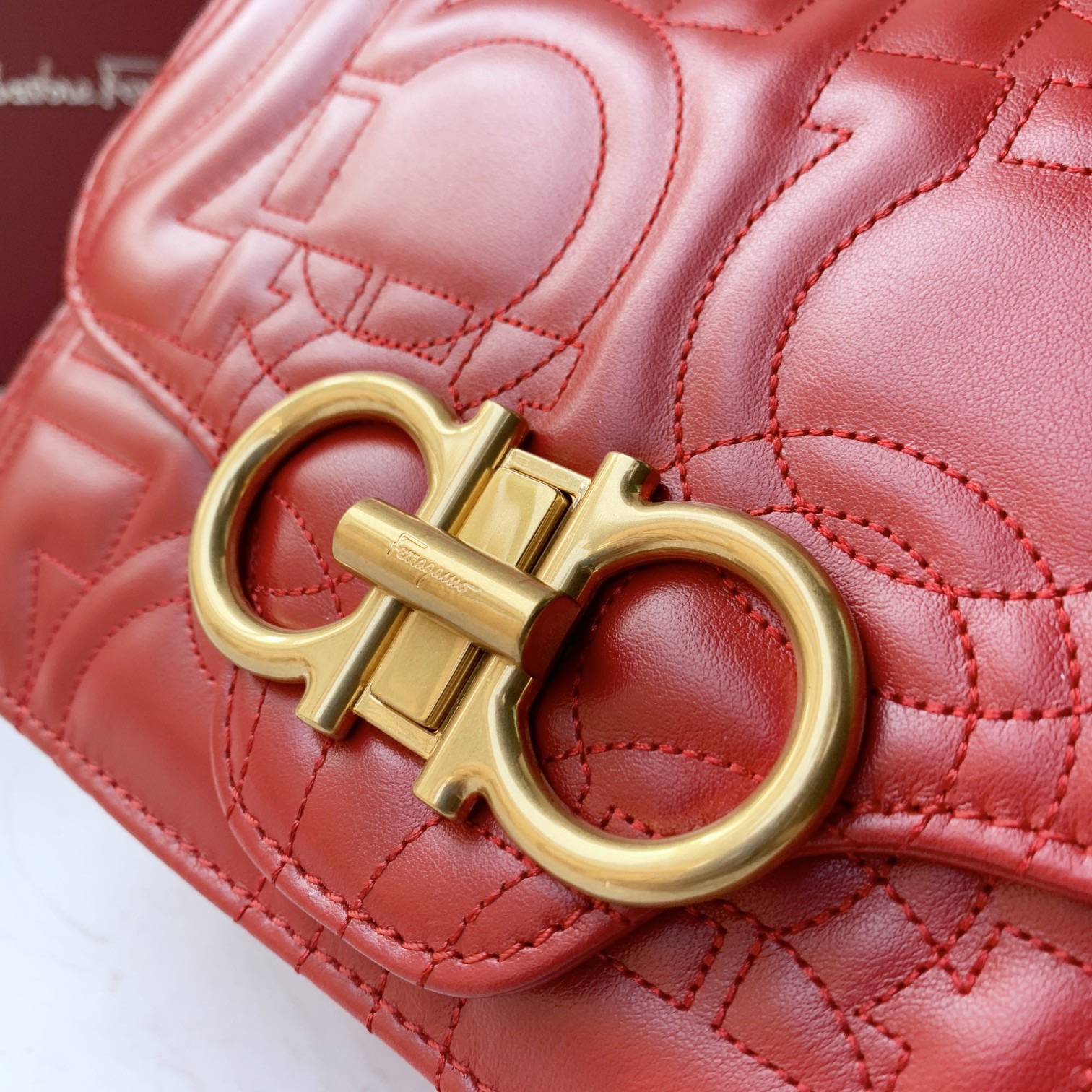 SALVATORE FERRAGAMO 페라가모 FW2023 Gancini 패턴 체인 숄더백 7