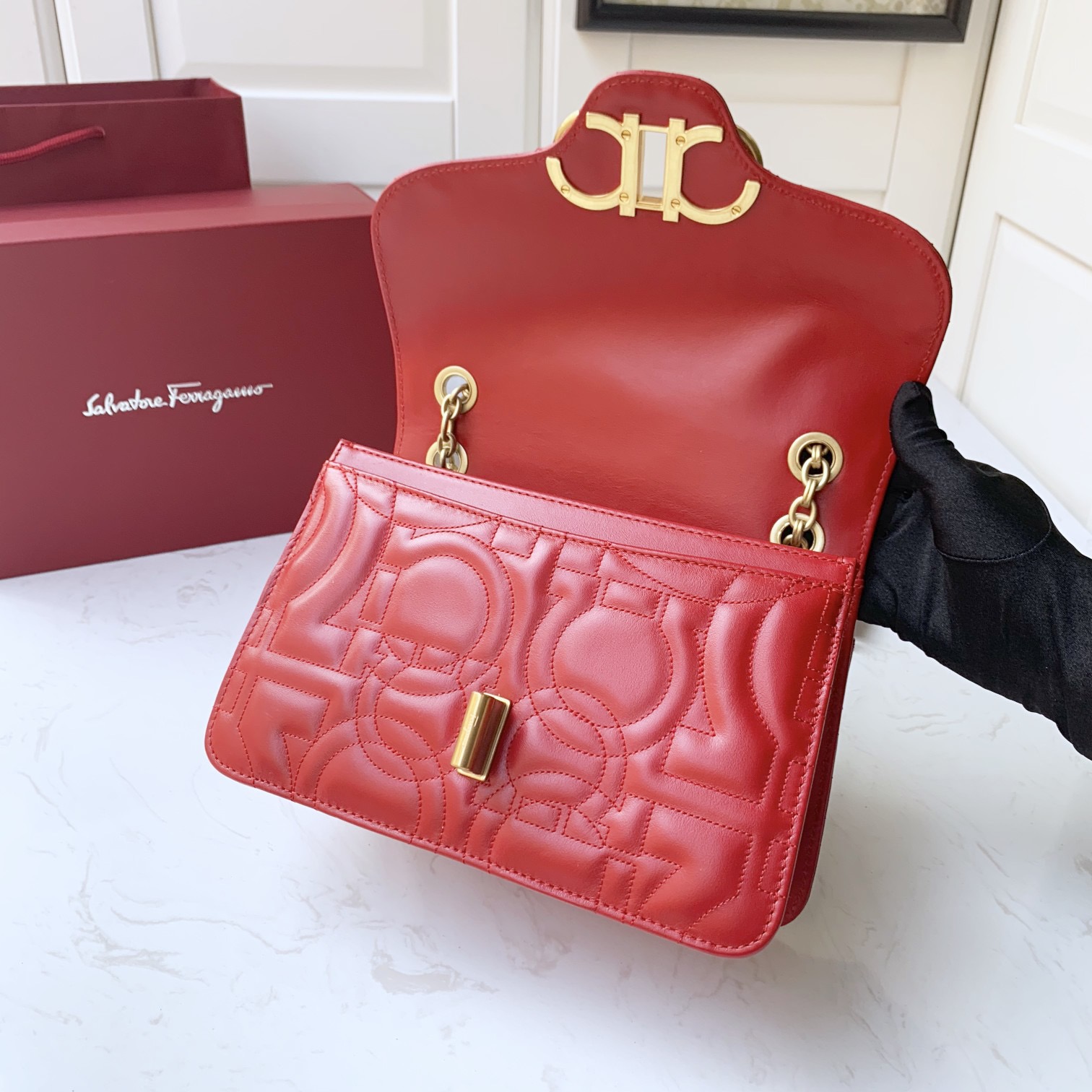 SALVATORE FERRAGAMO 페라가모 FW2023 Gancini 패턴 체인 숄더백 8