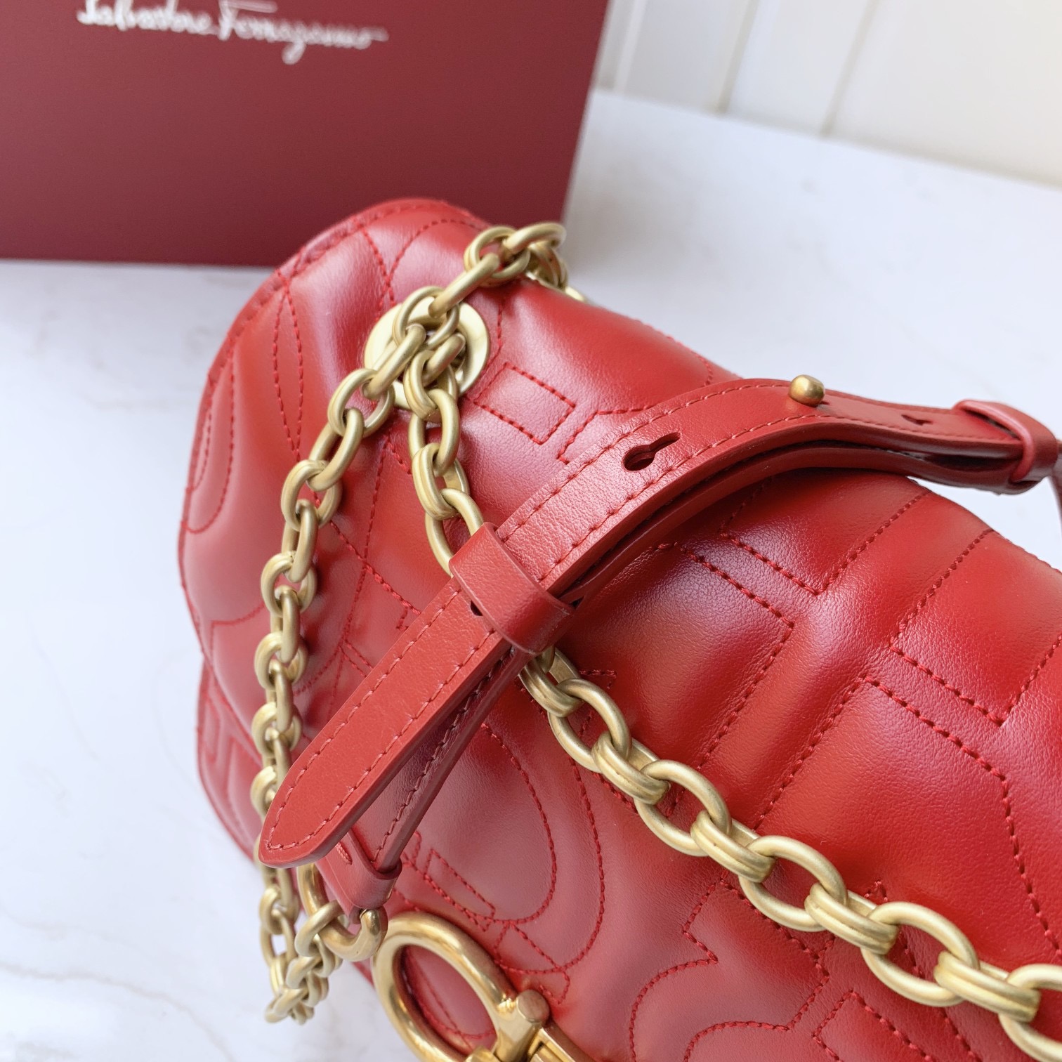 SALVATORE FERRAGAMO 페라가모 FW2023 Gancini 패턴 체인 숄더백 10