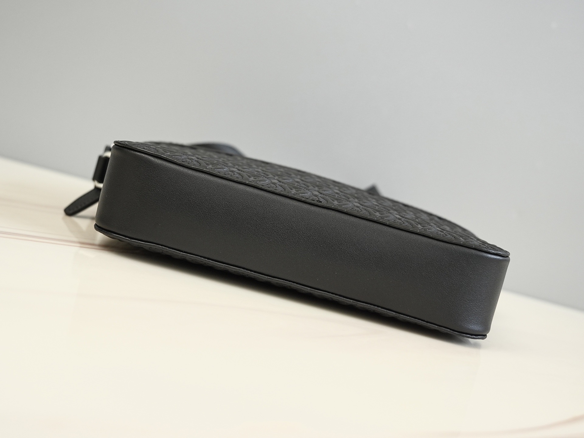 FERRAGAMO 살바토레 페라가모 FW2023 Gancini 패턴 크로스바디 백 7