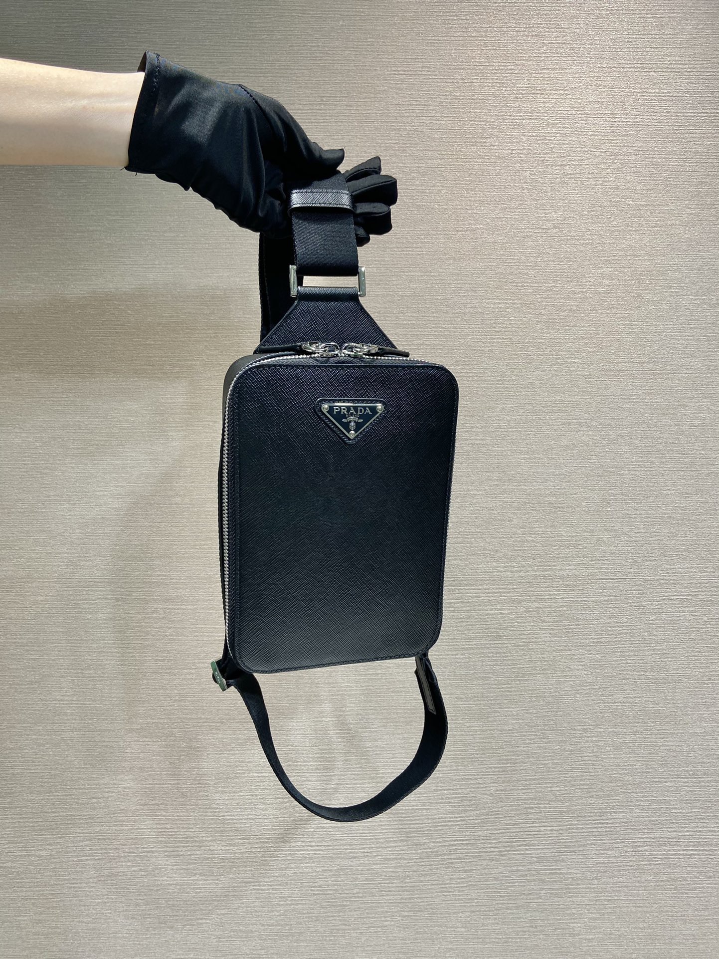 PRADA 프라다 FW2023 사피아노 가죽 크로스백 4