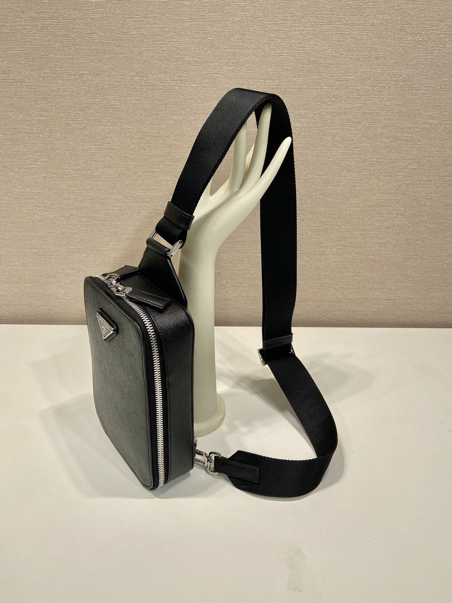 PRADA 프라다 FW2023 사피아노 가죽 크로스백 8