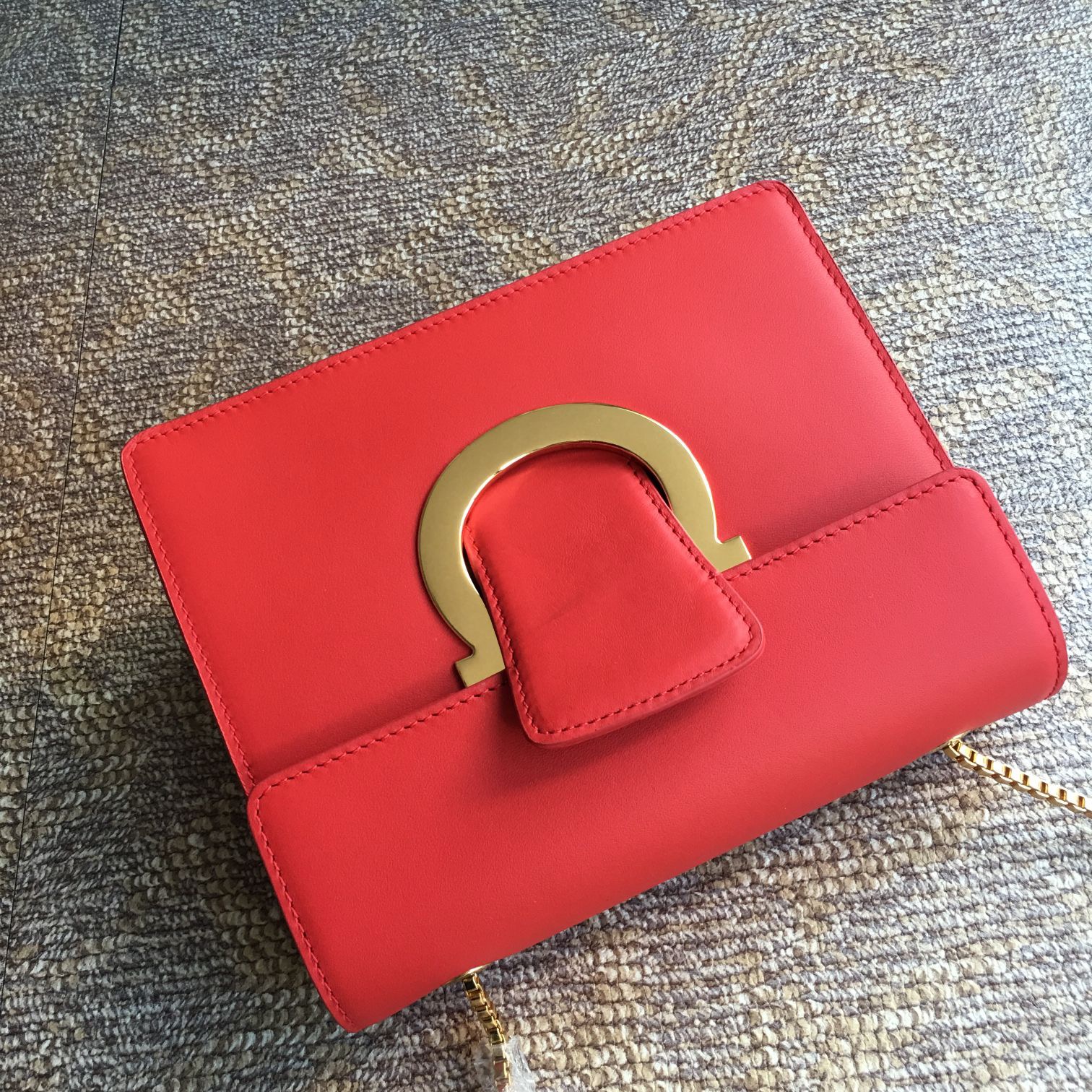 FERRAGAMO 페라가모 간치니 플랩 숄더백 미디엄 21F893 3