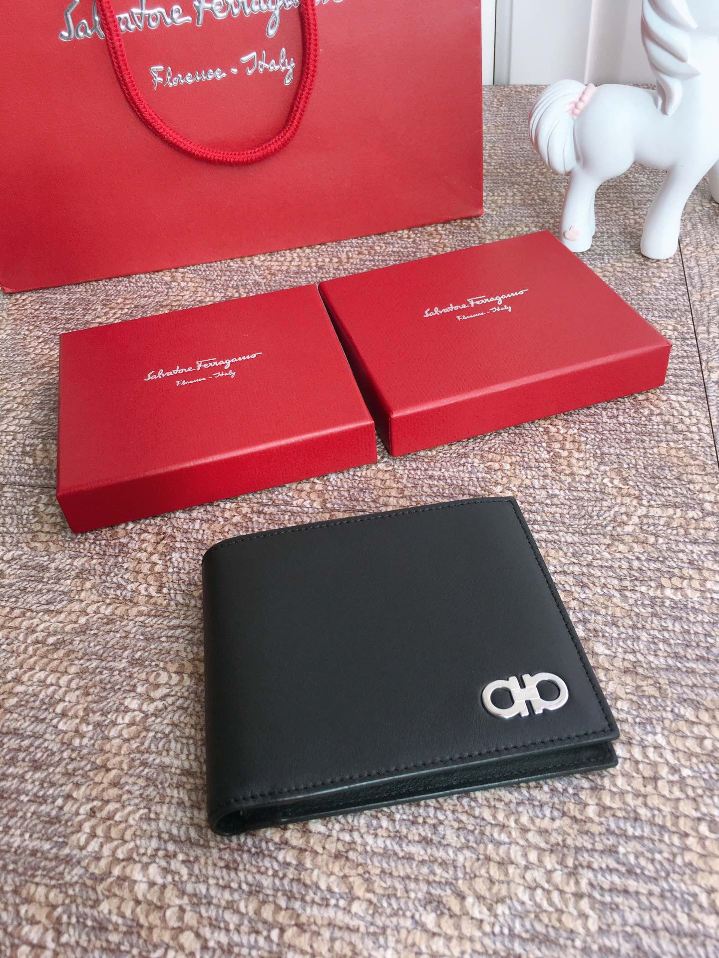 Ferragamo 살바토레 페라가모 FW2023 실버 로고 소가죽 지갑 1