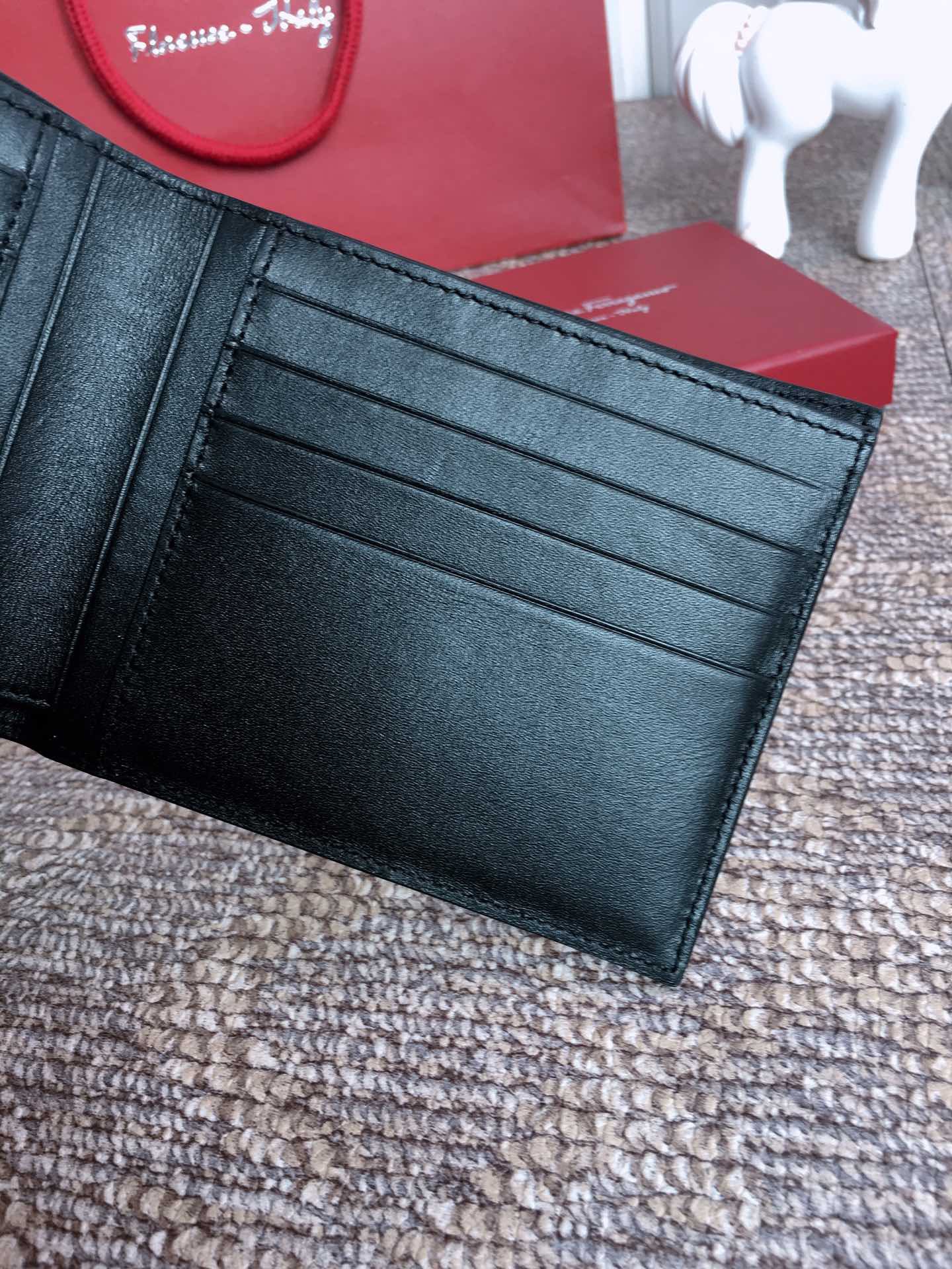 Ferragamo 살바토레 페라가모 FW2023 실버 로고 소가죽 지갑 5