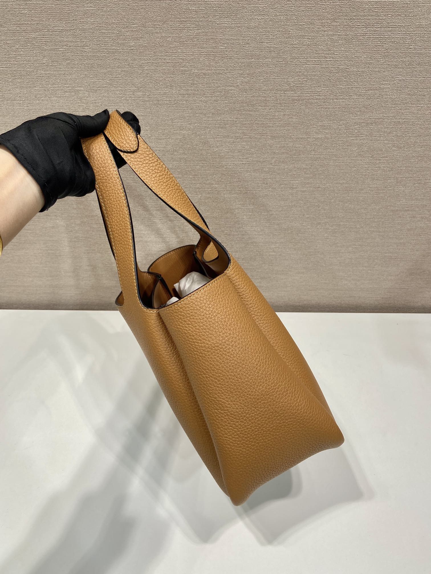 PRADA 프라다 FW2023 소가죽 토트백 8