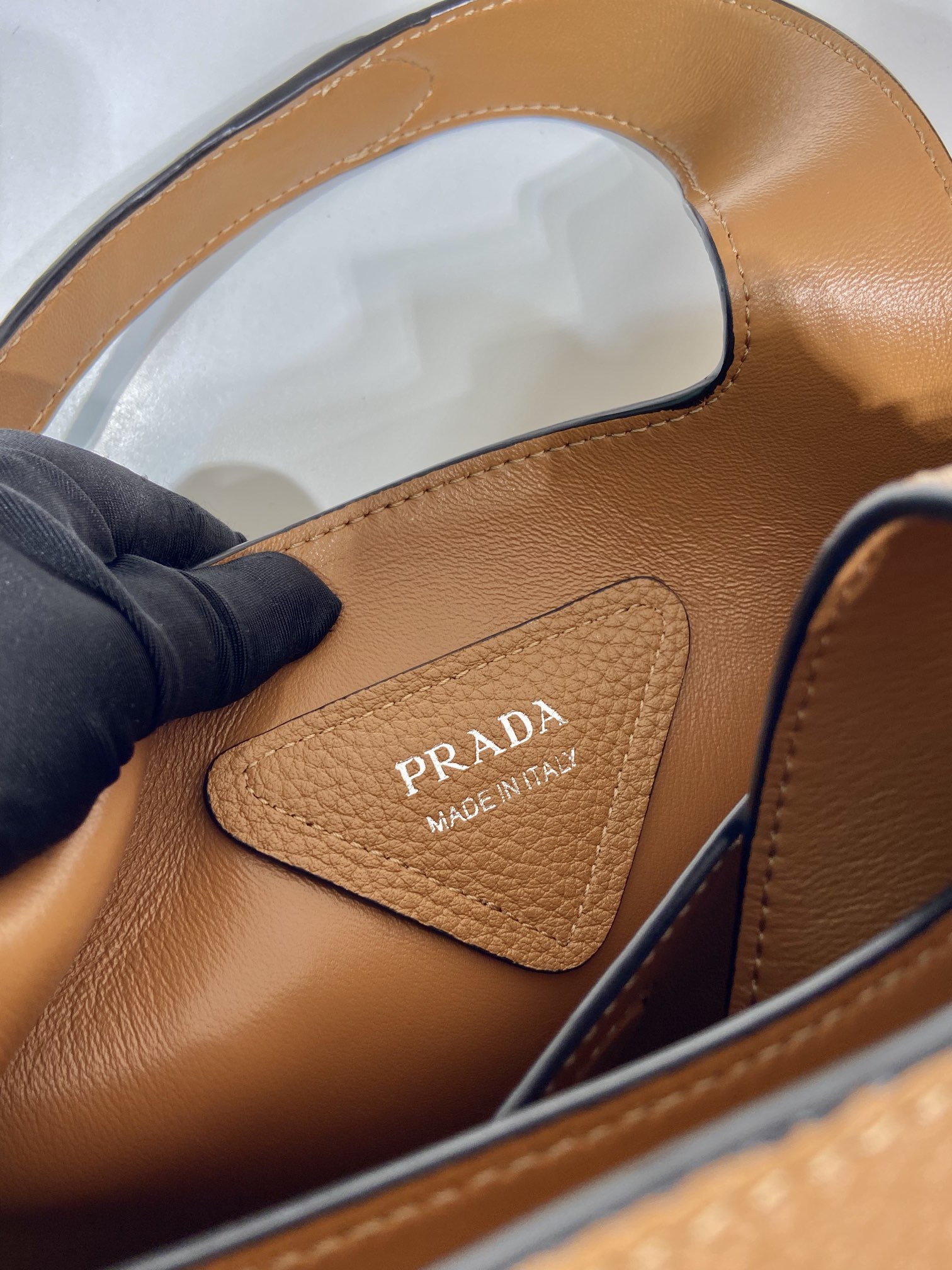 PRADA 프라다 FW2023 소가죽 토트백 12