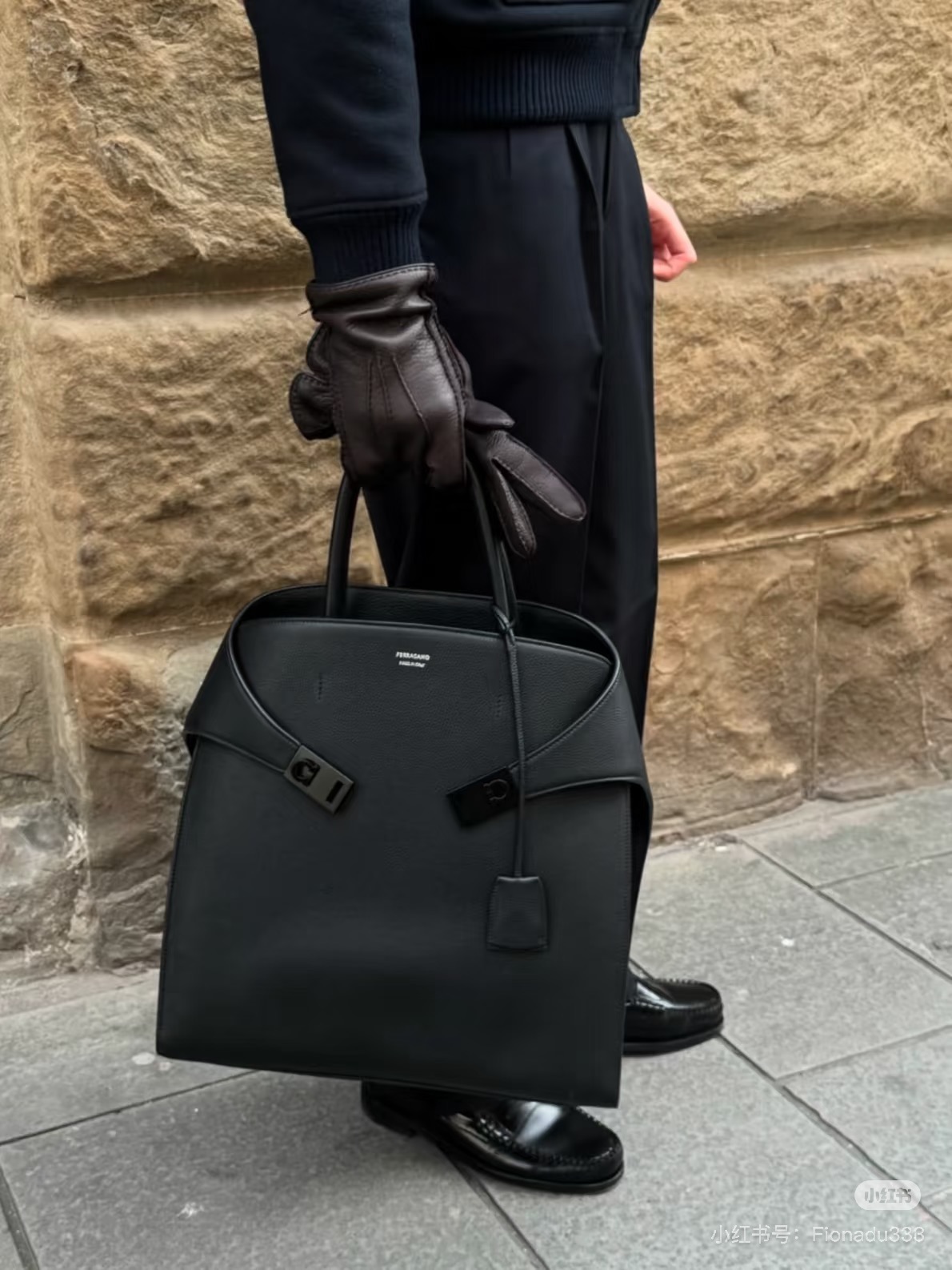 FERRAGAMO 페라가모 FW2023 Hug 핸드백 1