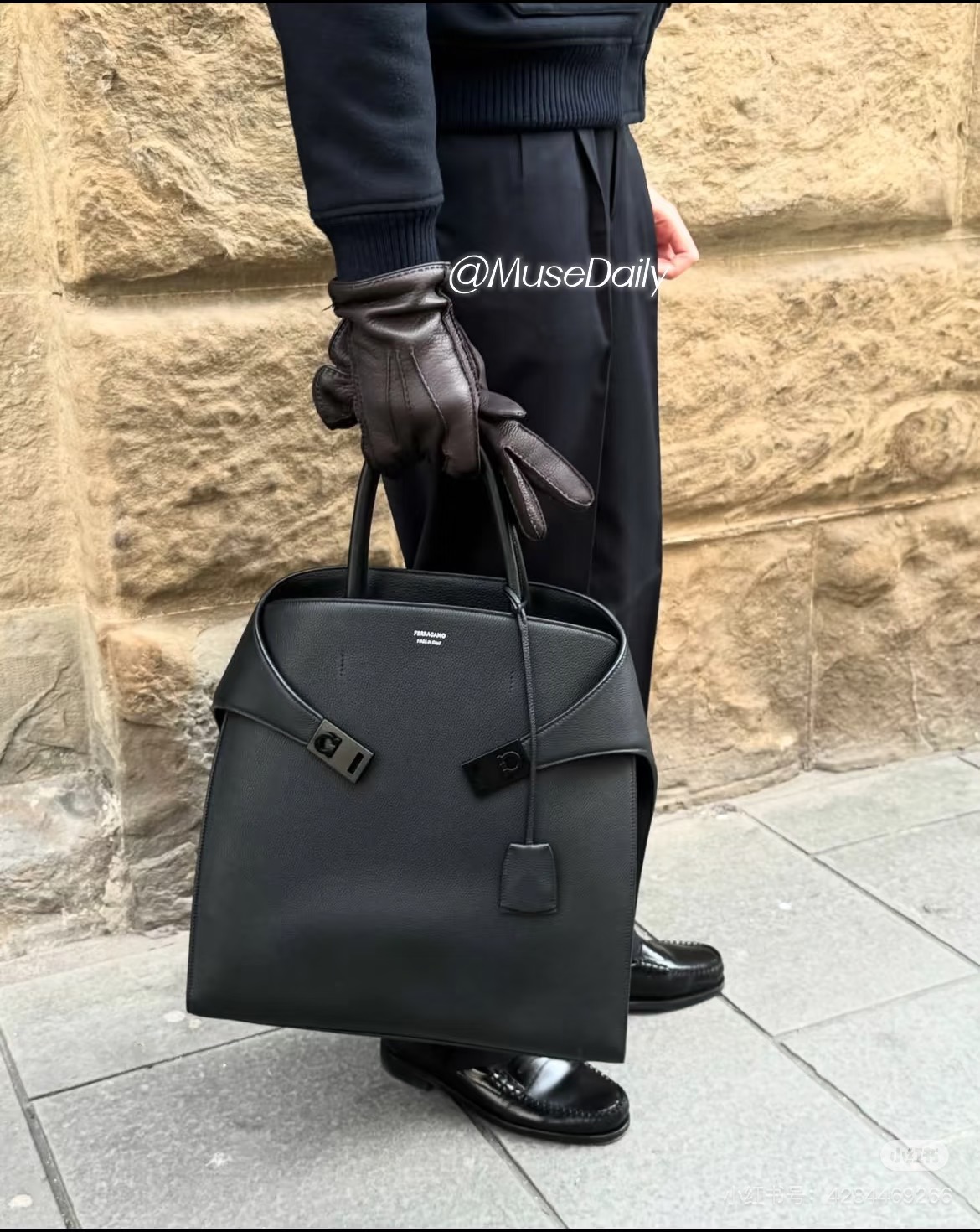 FERRAGAMO 페라가모 FW2023 Hug 핸드백 2