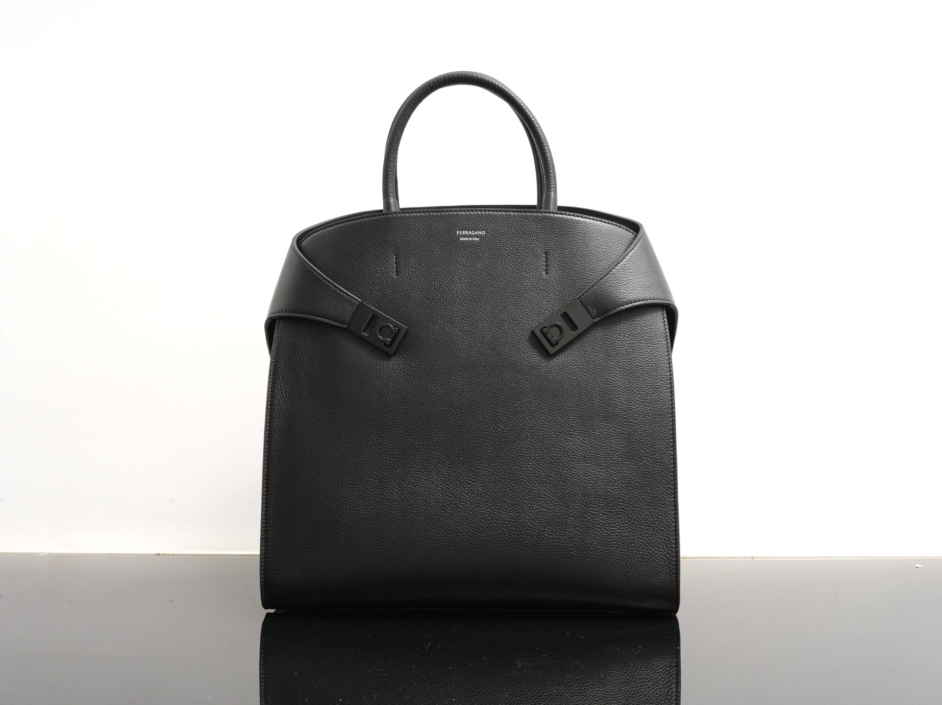 FERRAGAMO 페라가모 FW2023 Hug 핸드백 10