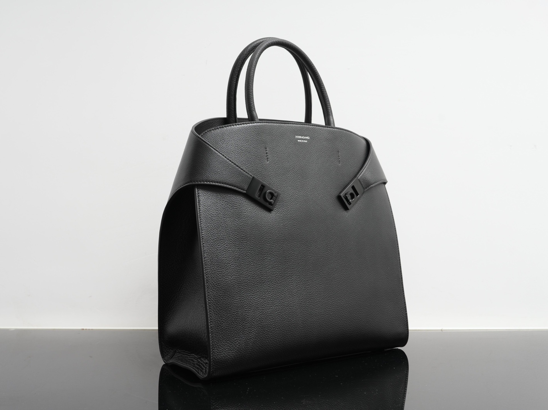 FERRAGAMO 페라가모 FW2023 Hug 핸드백 11