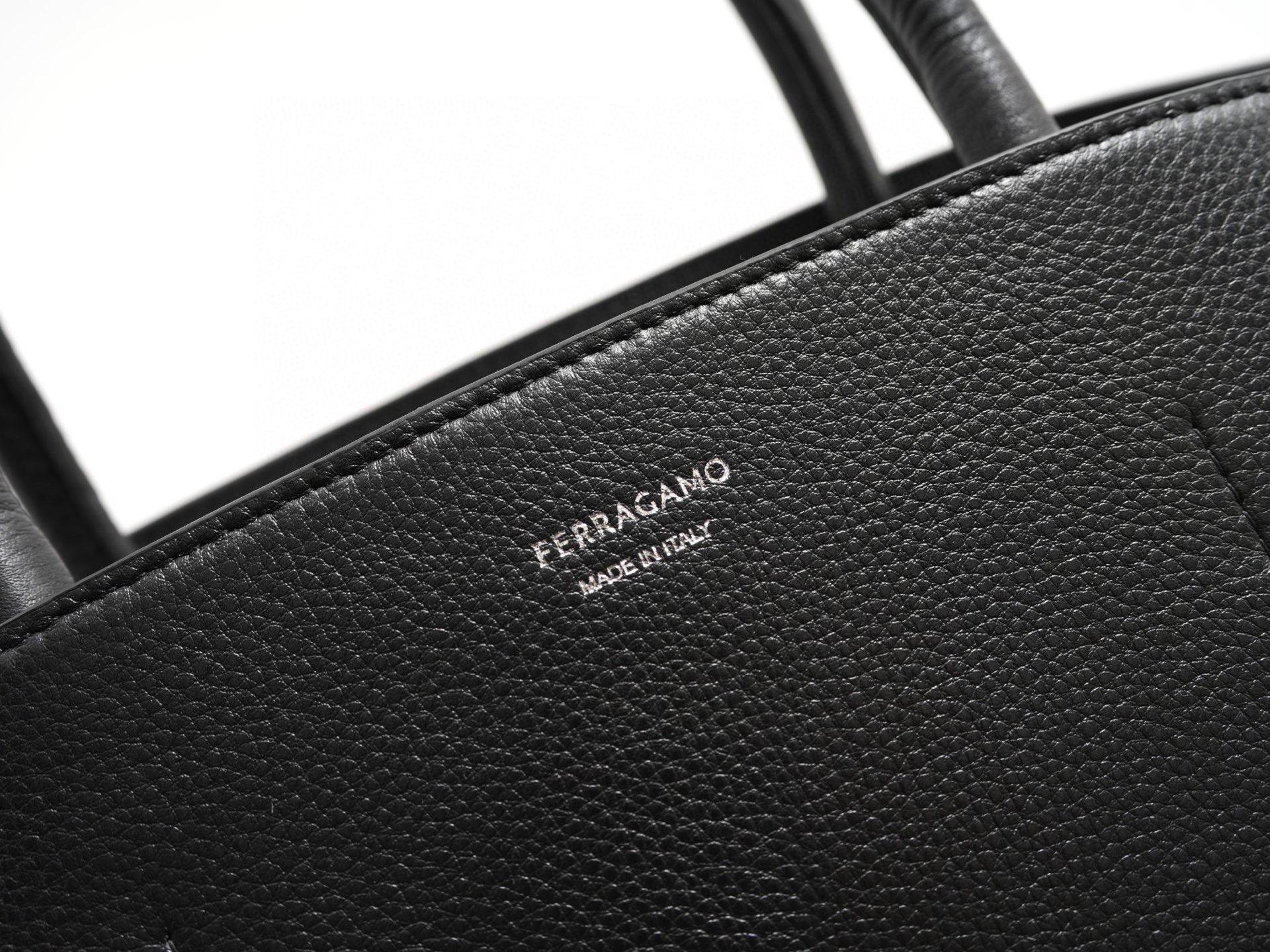 FERRAGAMO 페라가모 FW2023 Hug 핸드백 12