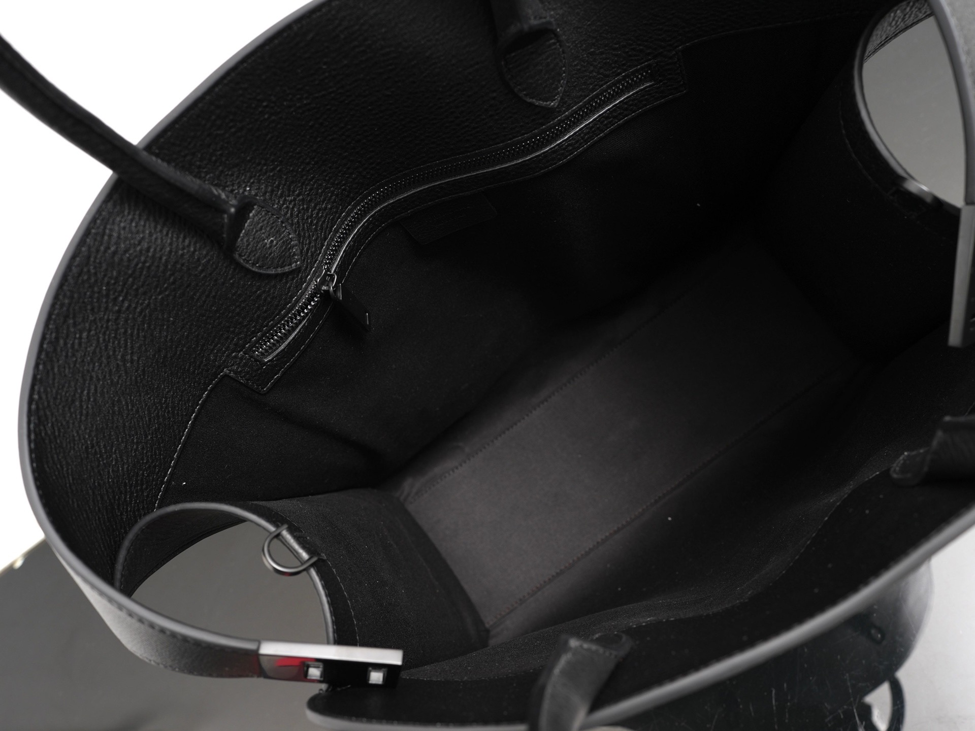 FERRAGAMO 페라가모 FW2023 Hug 핸드백 13