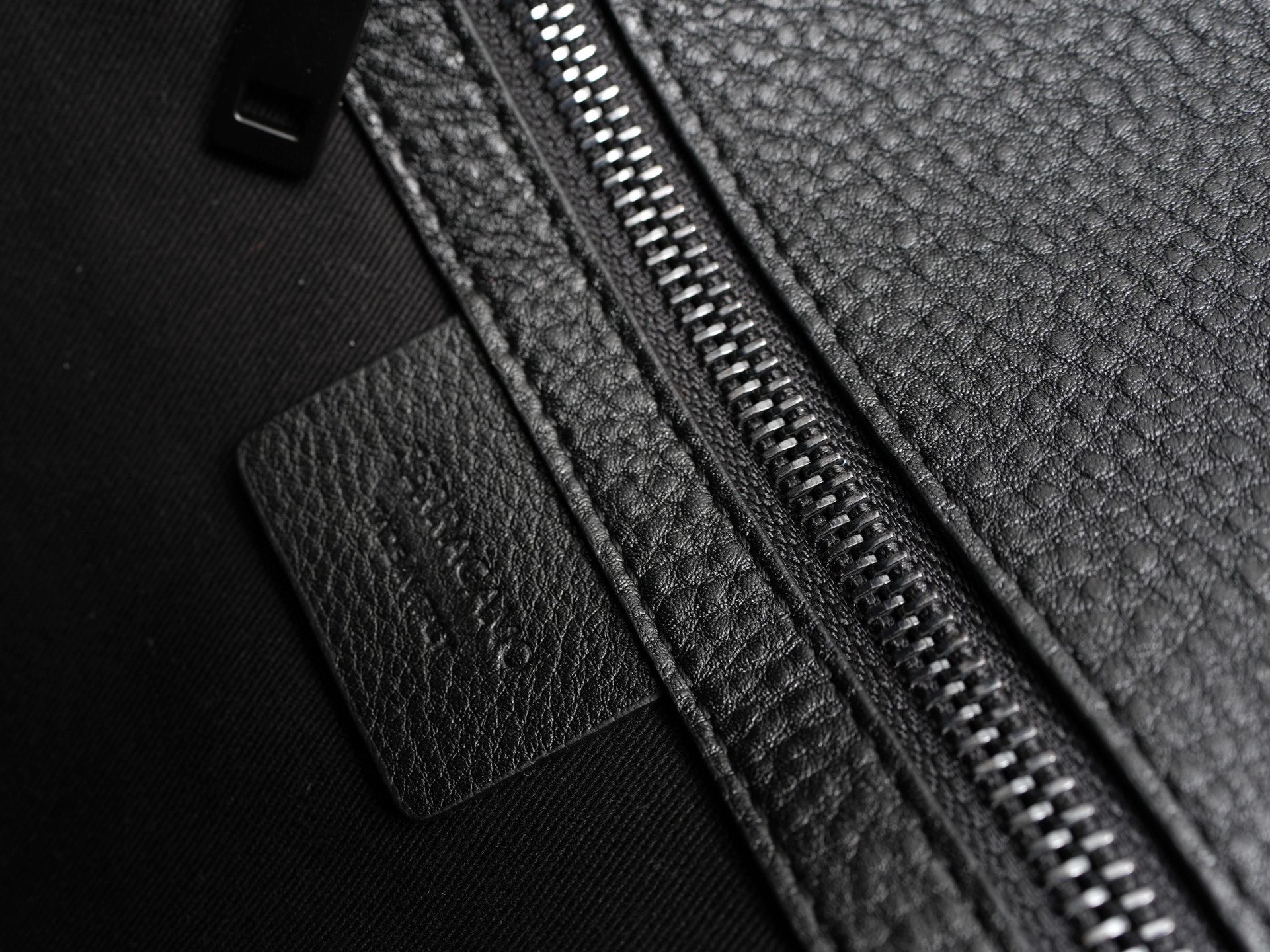 FERRAGAMO 페라가모 FW2023 Hug 핸드백 14