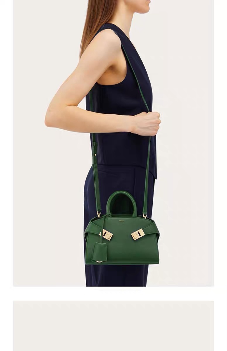 FERRAGAMO 페라가모 허그(HUG) 토트백 미니 24