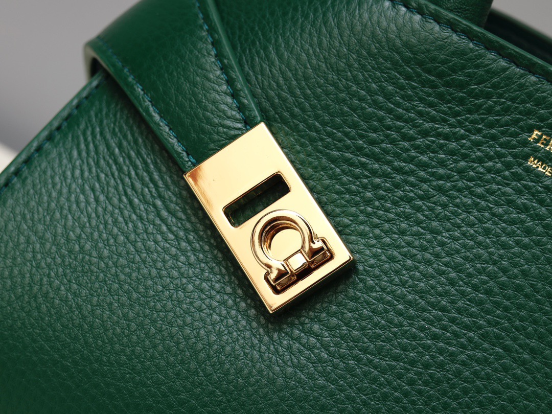 FERRAGAMO 페라가모 허그(HUG) 토트백 미니 27