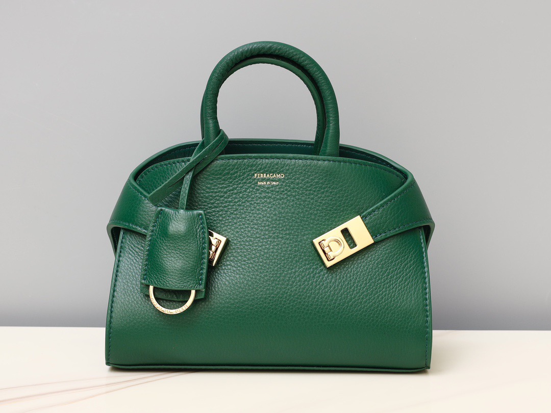 FERRAGAMO 페라가모 허그(HUG) 토트백 미니 31