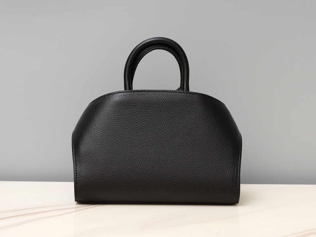 FERRAGAMO 페라가모 허그(HUG) 토트백 미니 38