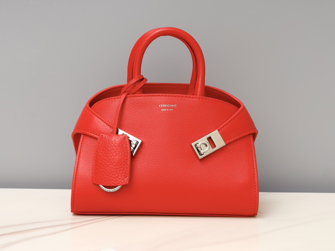 FERRAGAMO 페라가모 허그(HUG) 토트백 미니 41