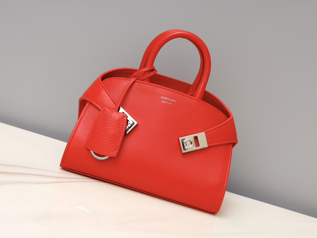 FERRAGAMO 페라가모 허그(HUG) 토트백 미니 47