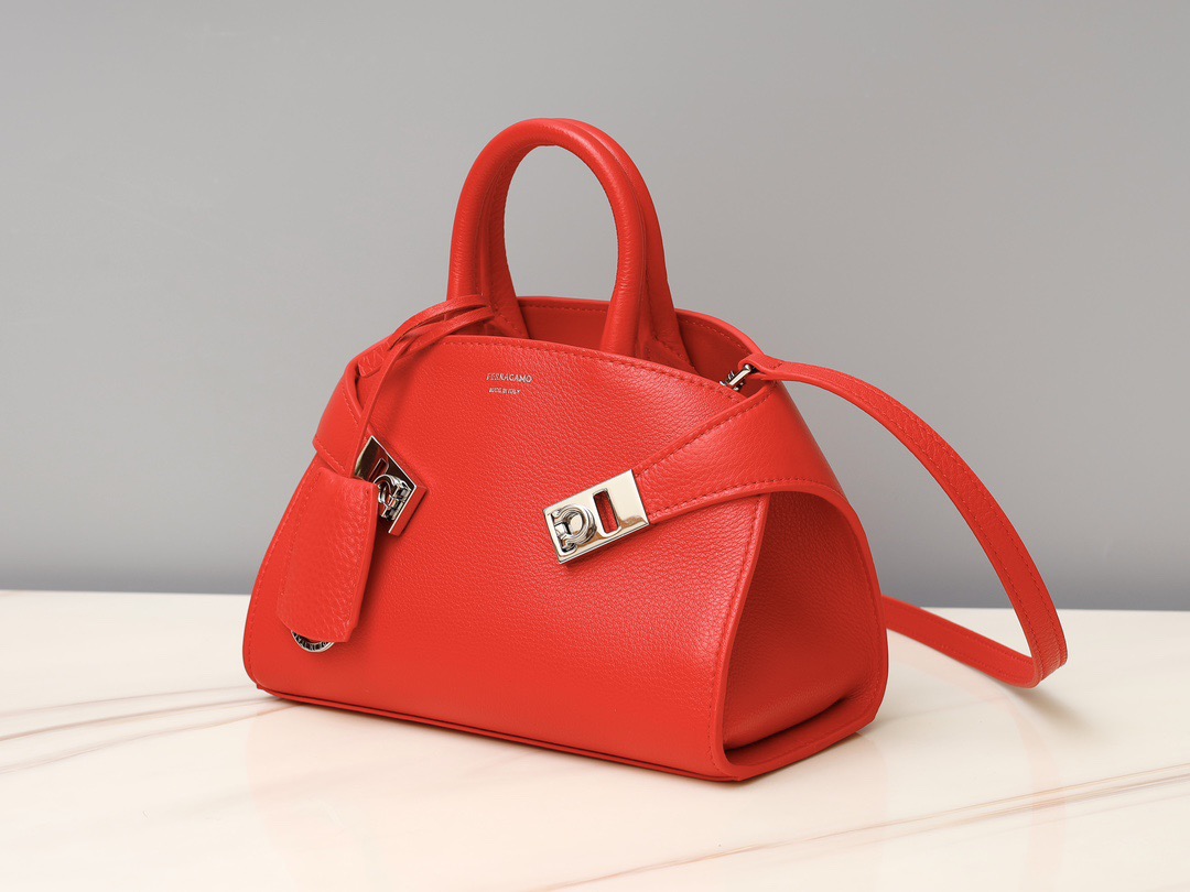 FERRAGAMO 페라가모 허그(HUG) 토트백 미니 48