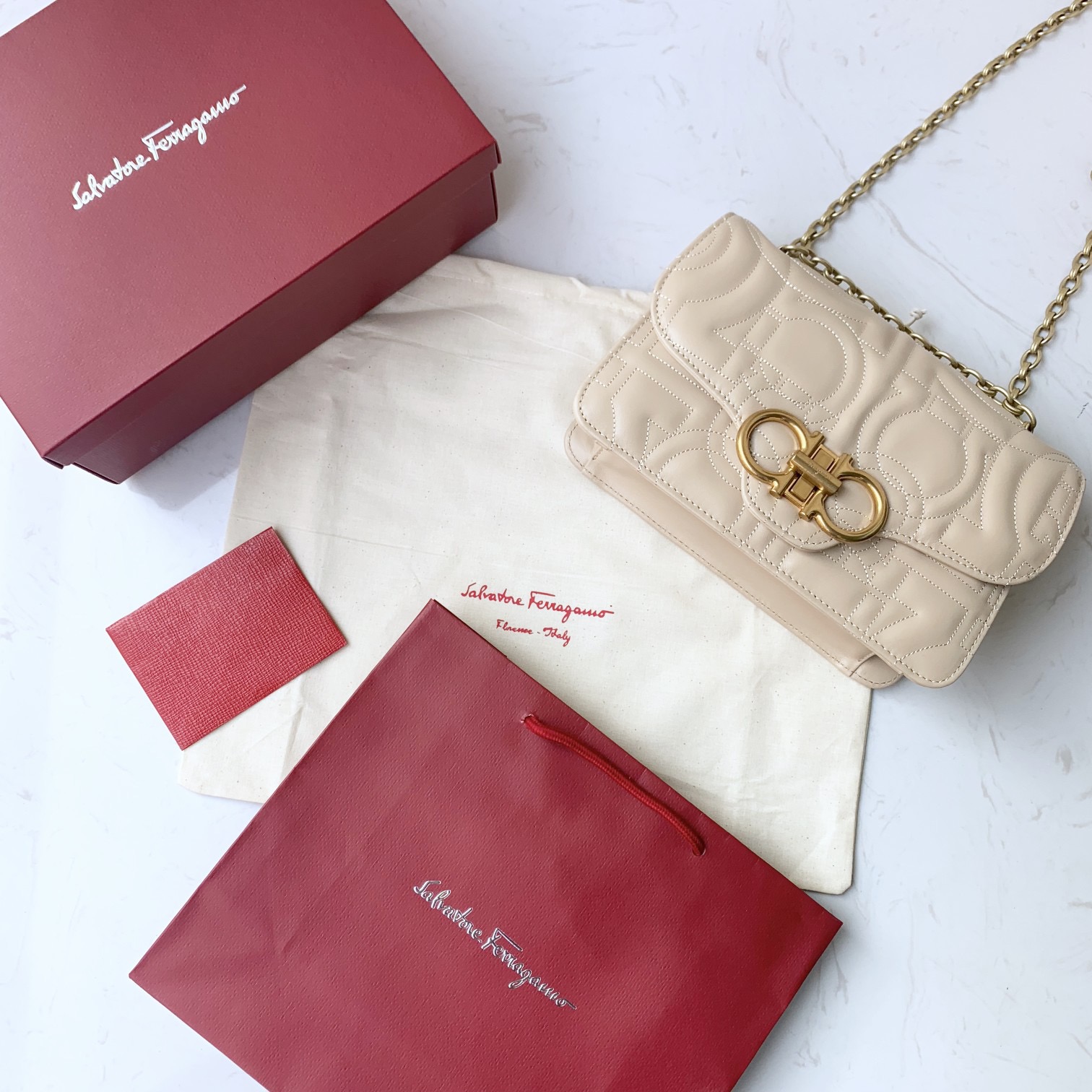 SALVATORE FERRAGAMO 페라가모 FW2023 Gancini 패턴 체인 숄더백 1