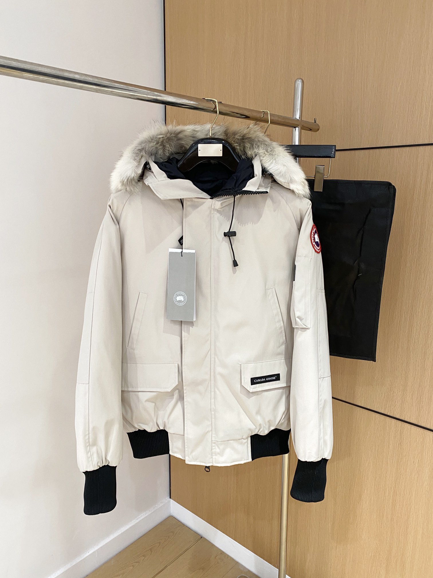 CANADA GOOSE 캐나다구스 FW2025 한정판 단기 파카 1