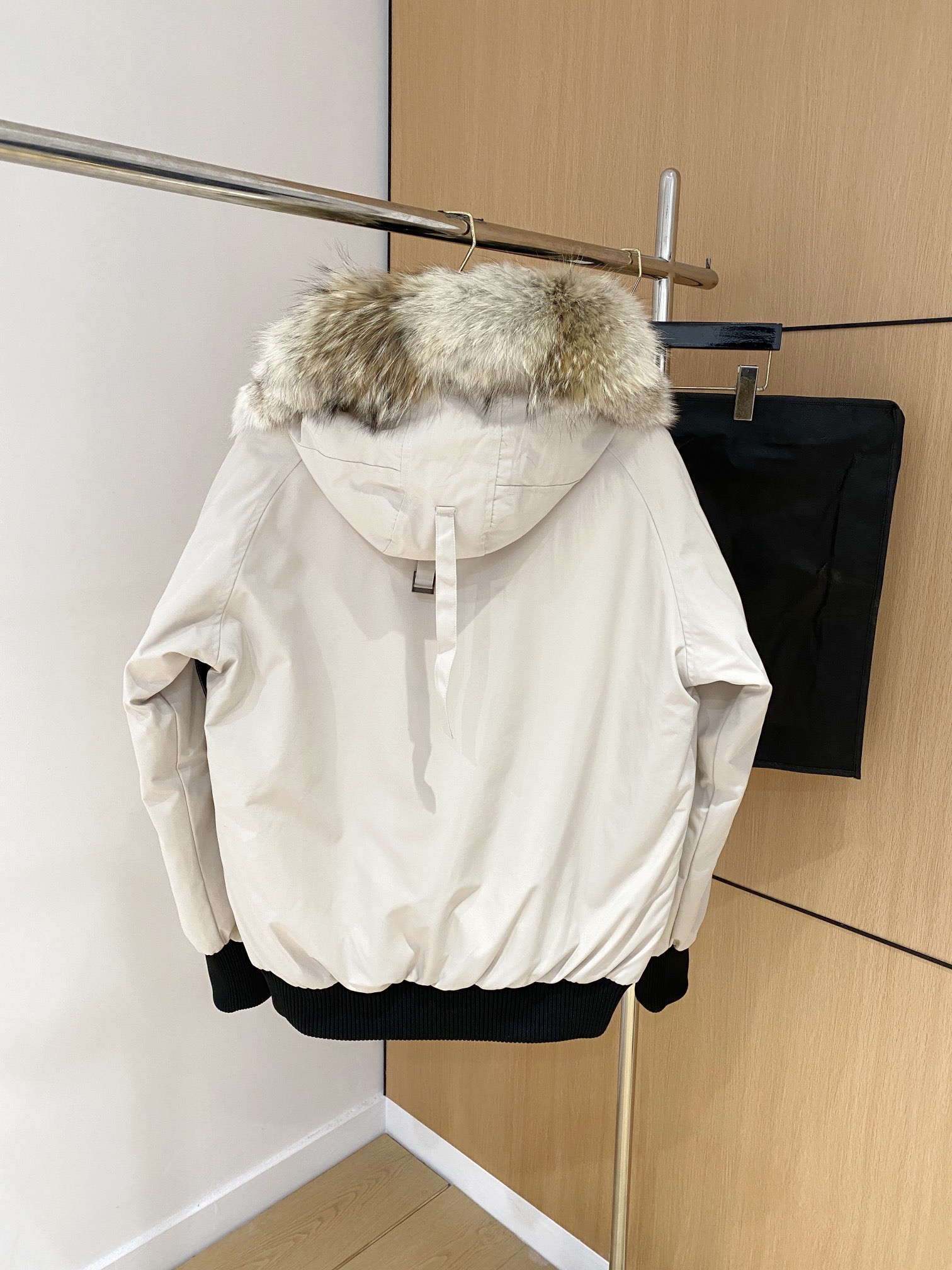 CANADA GOOSE 캐나다구스 FW2025 한정판 단기 파카 9
