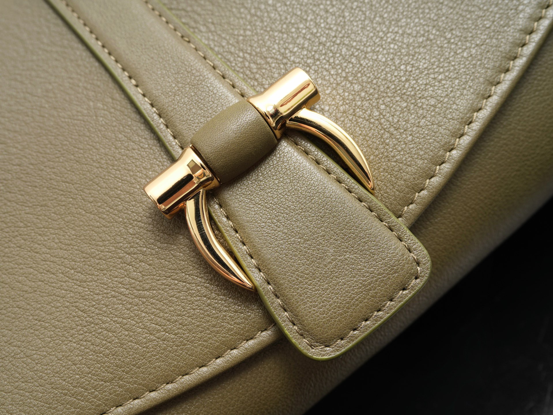 FERRAGAMO 페라가모 FW2023 Gancini 체인 숄더백 11