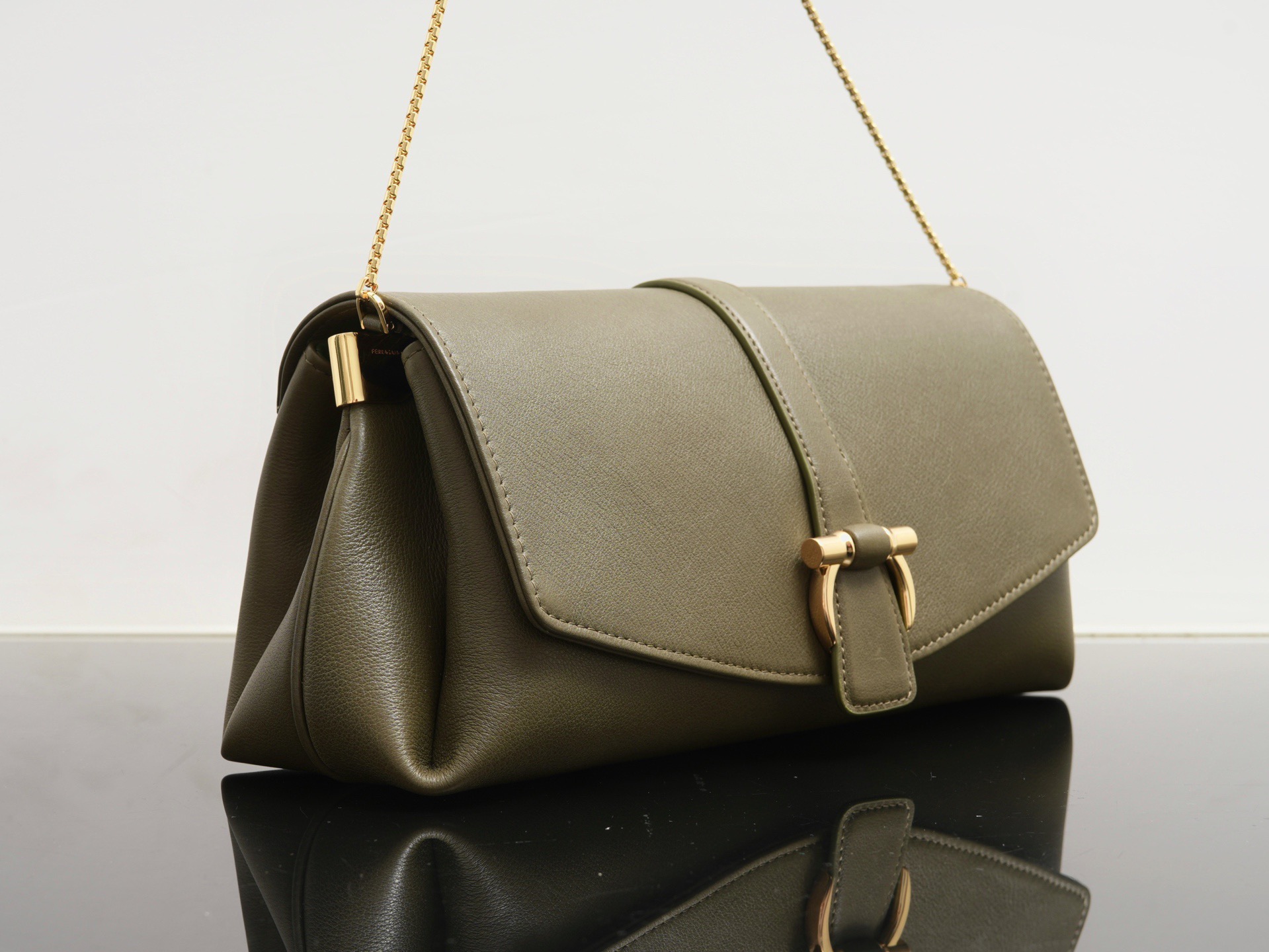 FERRAGAMO 페라가모 FW2023 Gancini 체인 숄더백 15