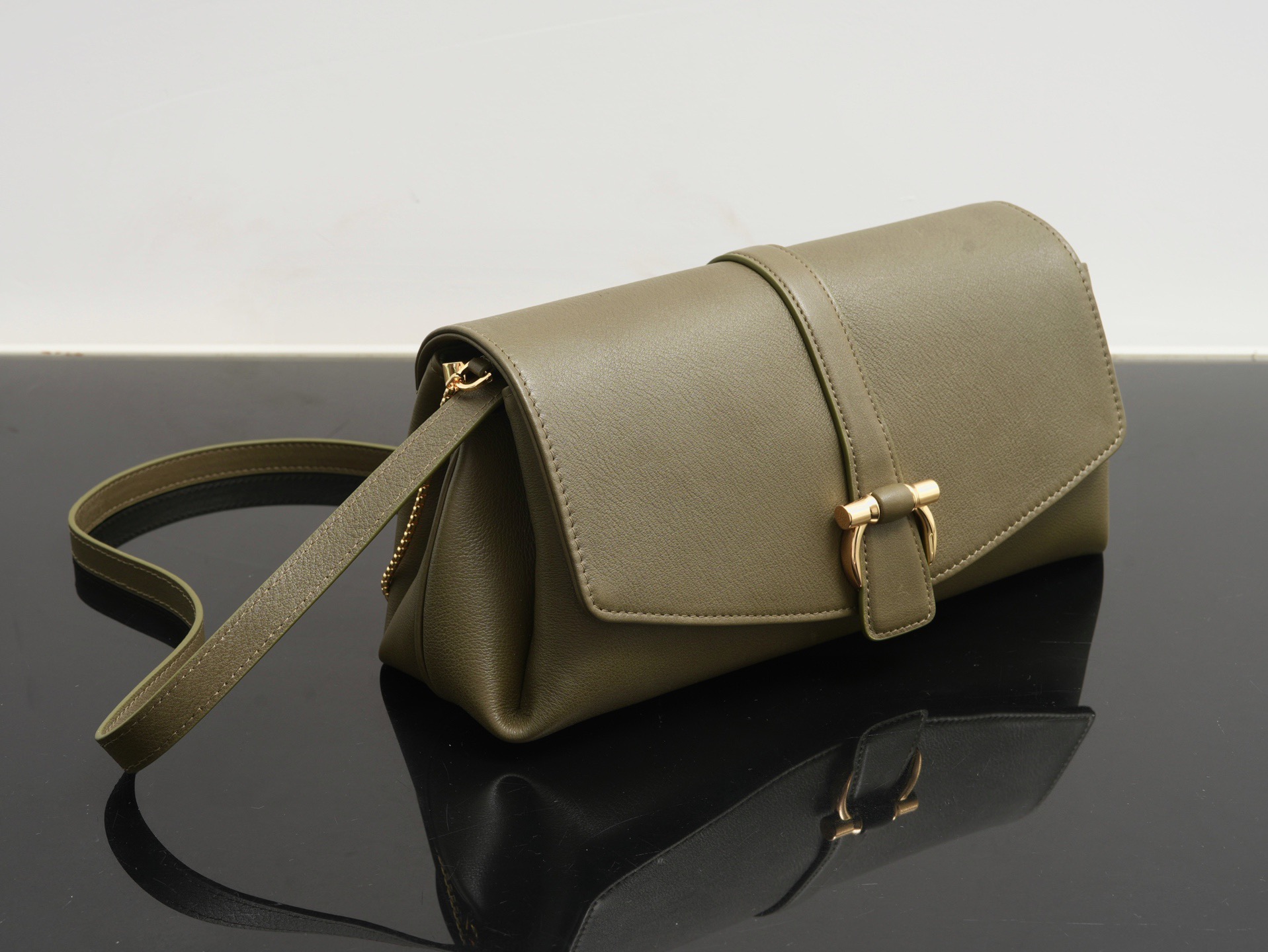 FERRAGAMO 페라가모 FW2023 Gancini 체인 숄더백 17