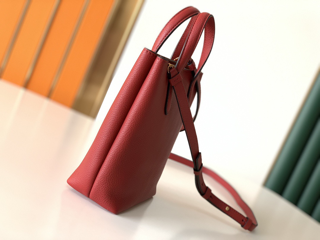 Ferragamo 살바토레 페라가모 FW2023 Gancini 장식 토트백 8