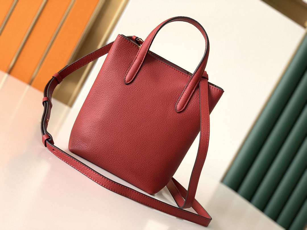 Ferragamo 살바토레 페라가모 FW2023 Gancini 장식 토트백 9