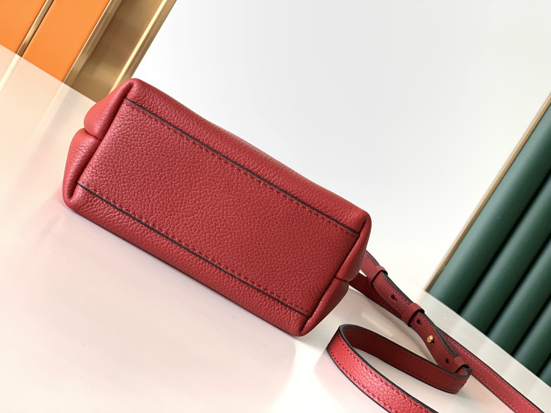 Ferragamo 살바토레 페라가모 FW2023 Gancini 장식 토트백 11