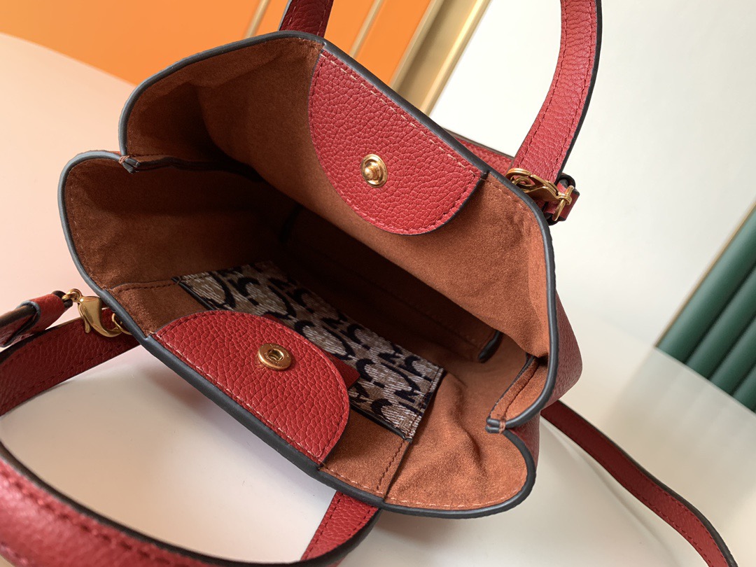 Ferragamo 살바토레 페라가모 FW2023 Gancini 장식 토트백 12