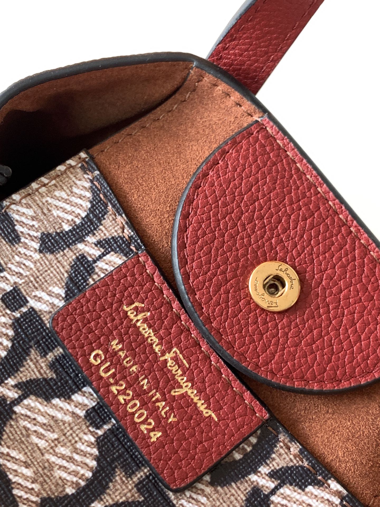 Ferragamo 살바토레 페라가모 FW2023 Gancini 장식 토트백 13