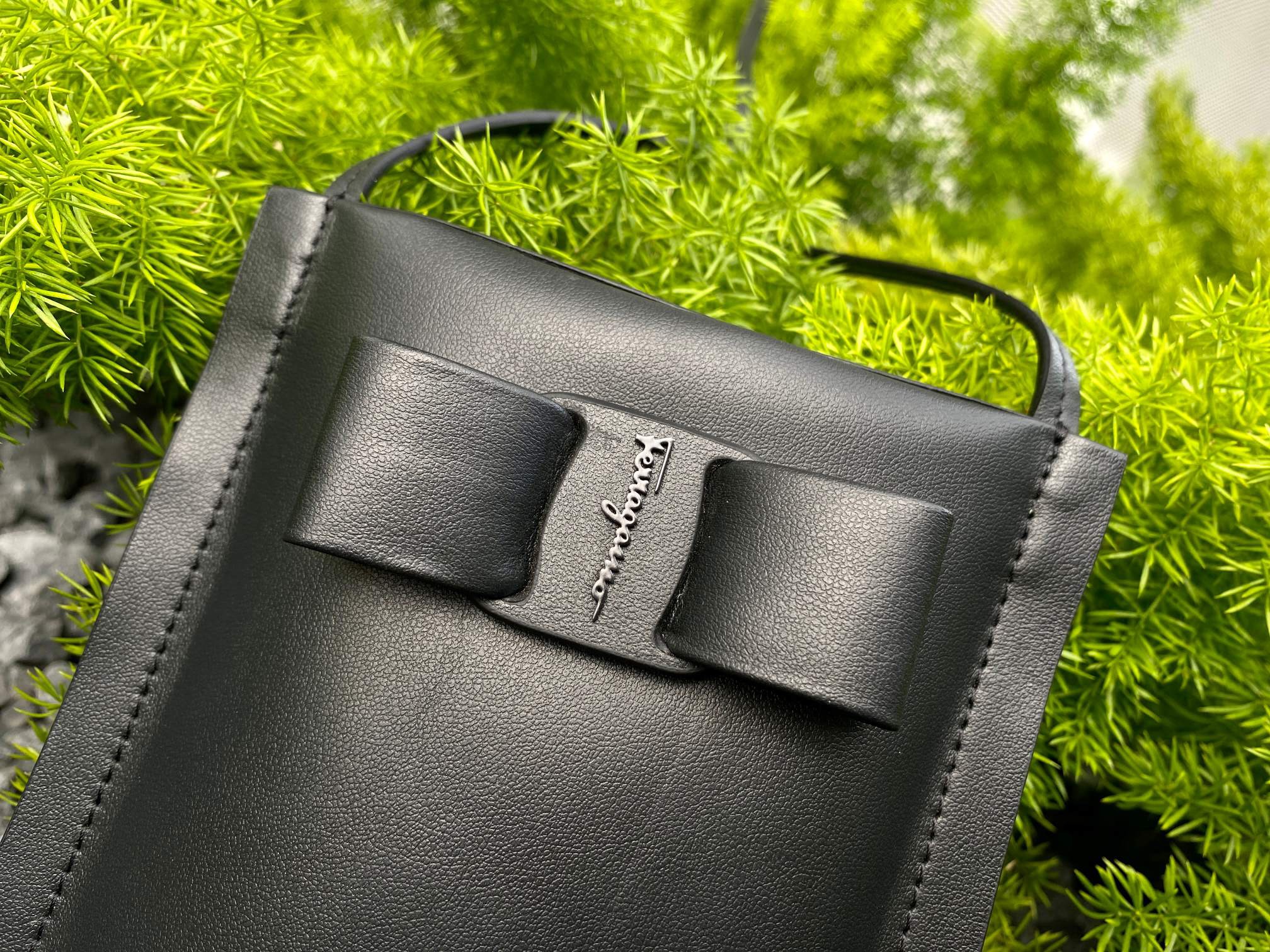 SALVATORE FERRAGAMO 살바토레 페라가모 FW2023 리본 장식 핸드백 8