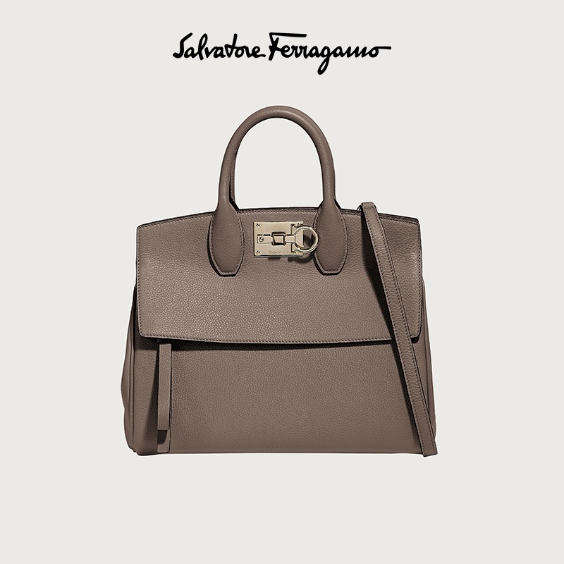 Ferragamo 살바토레 페라가모 FW2023 Gancini 잠금장치 토트백 2