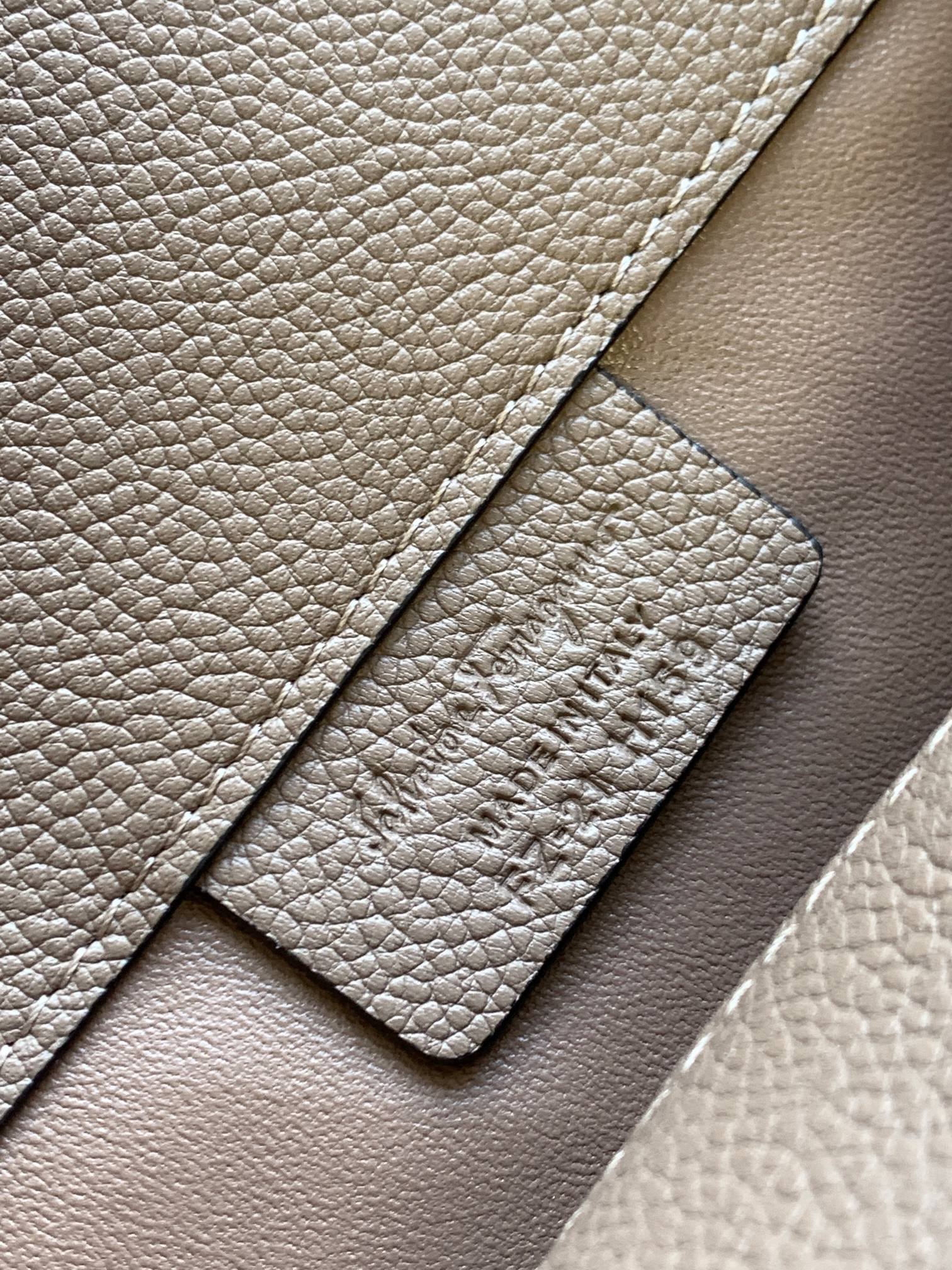 Ferragamo 살바토레 페라가모 FW2023 Gancini 잠금장치 토트백 10