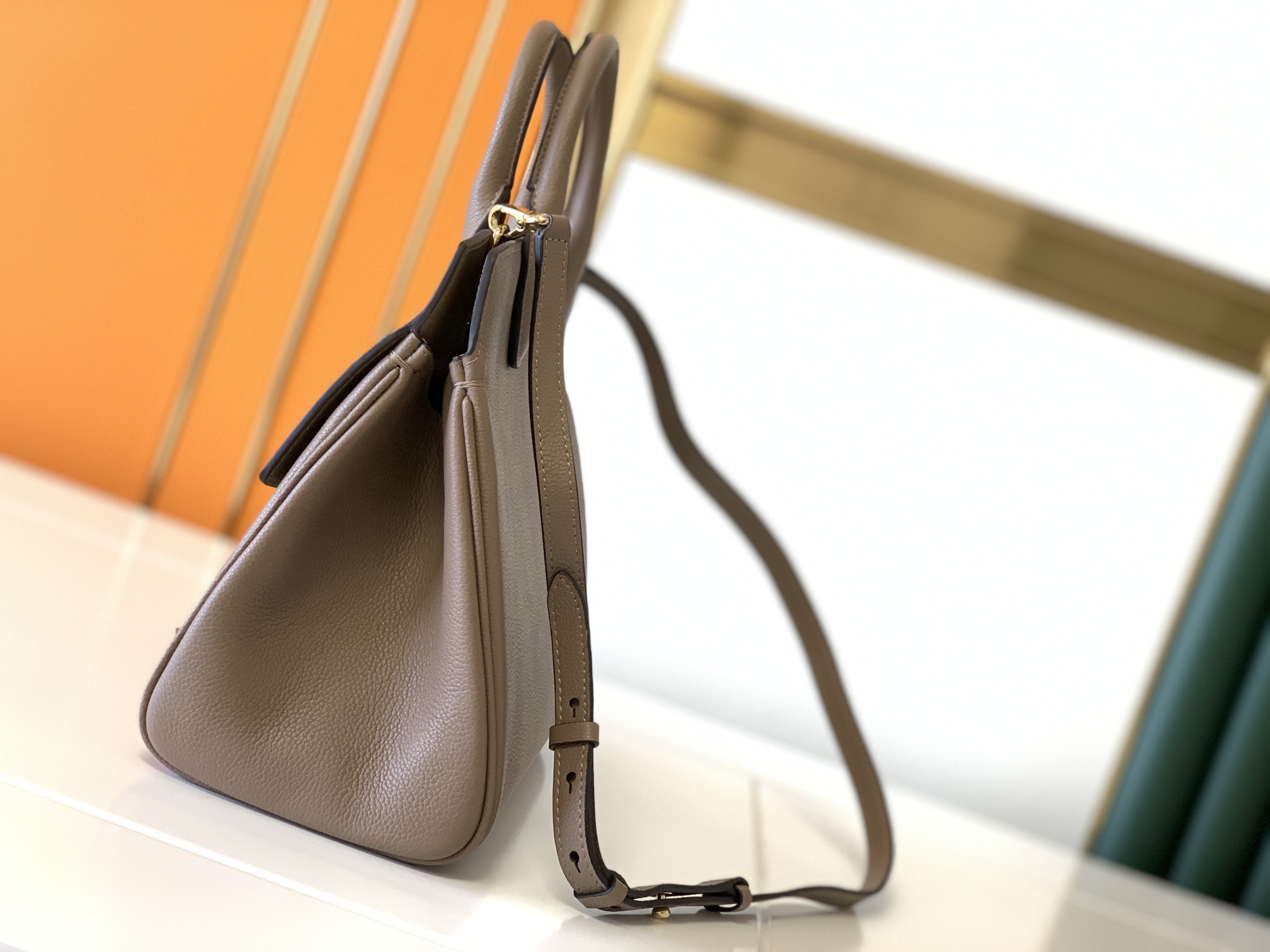 Ferragamo 살바토레 페라가모 FW2023 Gancini 잠금장치 토트백 11